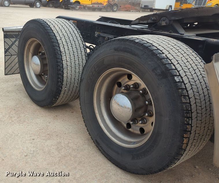 image for item NZ9278 2020 Kenworth T680 semi truck