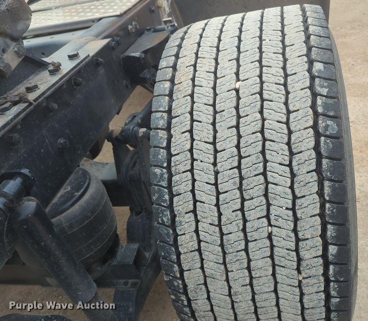 image for item NZ9278 2020 Kenworth T680 semi truck