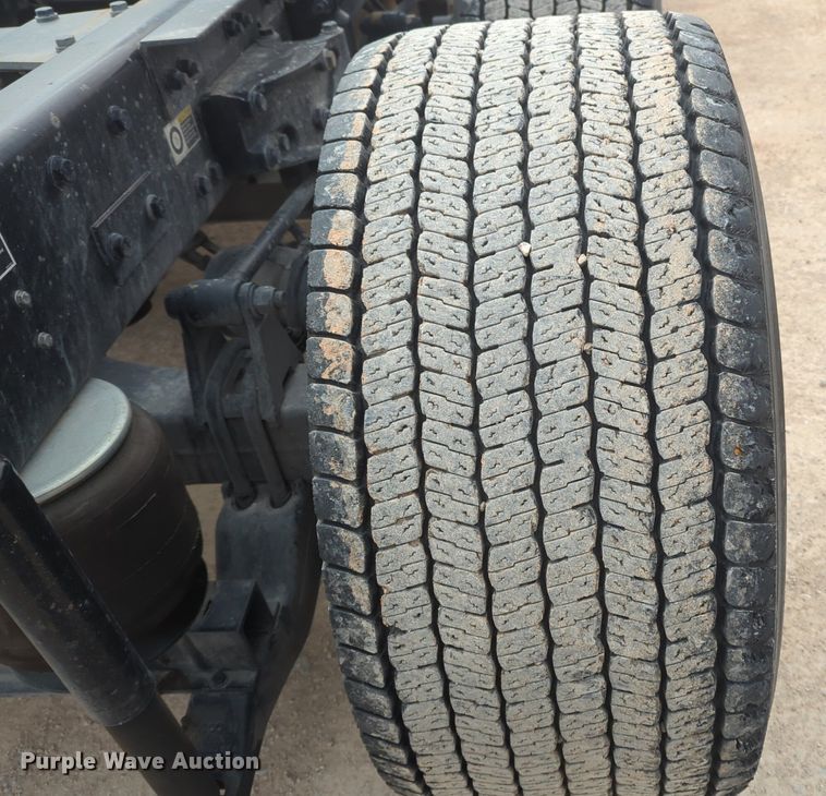 image for item NZ9278 2020 Kenworth T680 semi truck