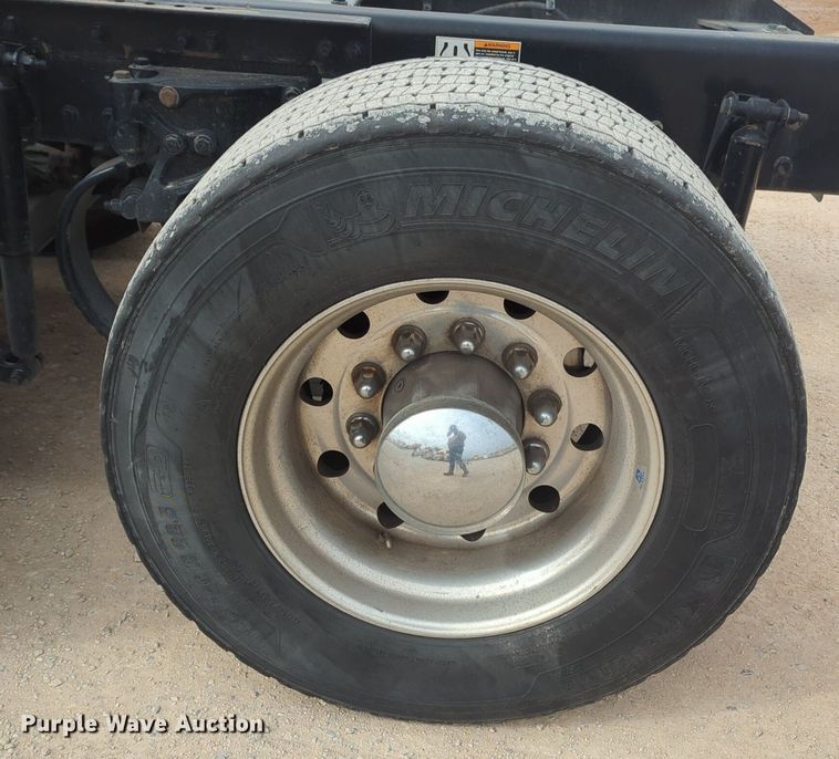 image for item NZ9278 2020 Kenworth T680 semi truck