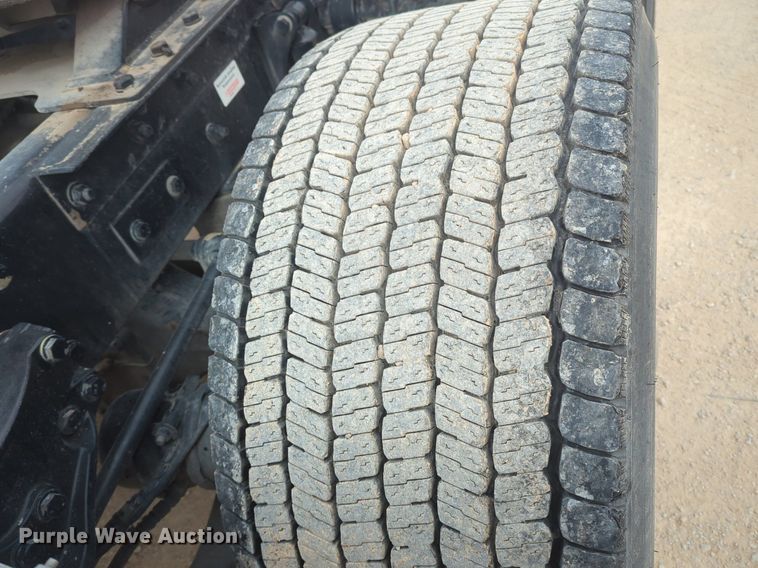 image for item NZ9278 2020 Kenworth T680 semi truck