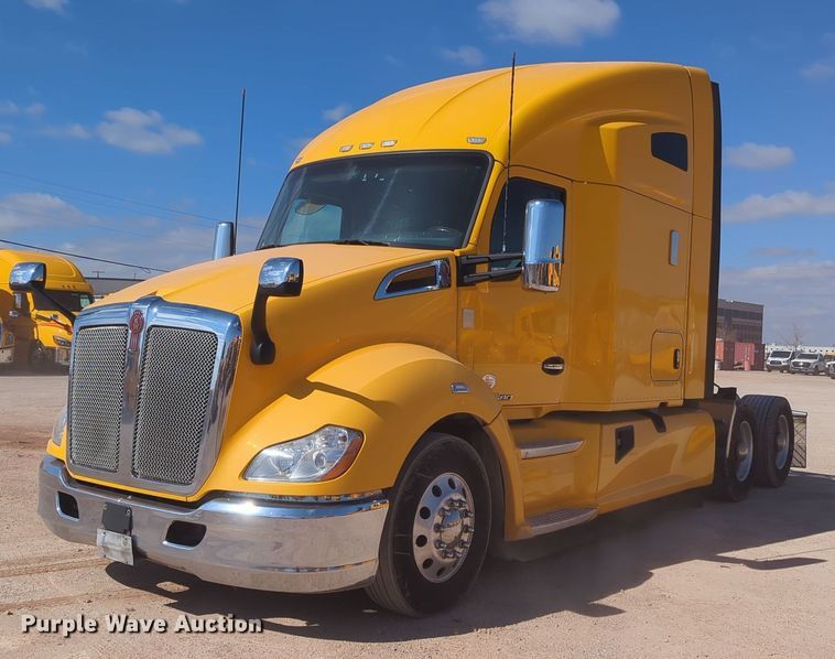 image for item NZ9279 2020 Kenworth T680 semi truck