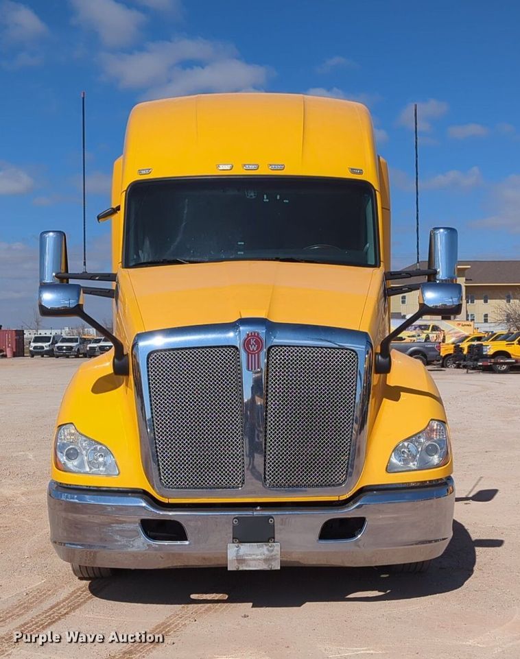 image for item NZ9279 2020 Kenworth T680 semi truck