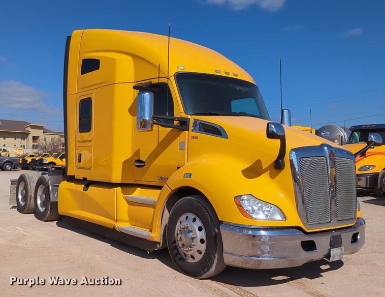 image for item NZ9279 2020 Kenworth T680 semi truck