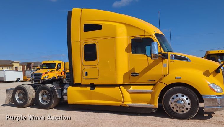 image for item NZ9279 2020 Kenworth T680 semi truck
