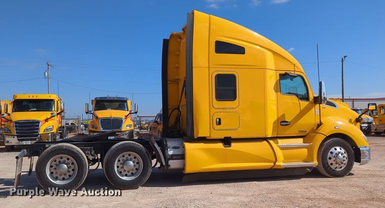 image for item NZ9279 2020 Kenworth T680 semi truck