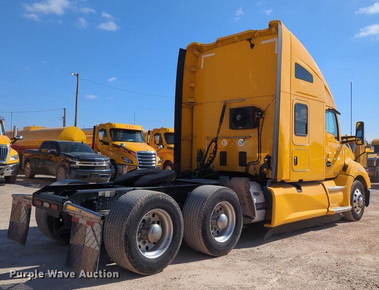 image for item NZ9279 2020 Kenworth T680 semi truck