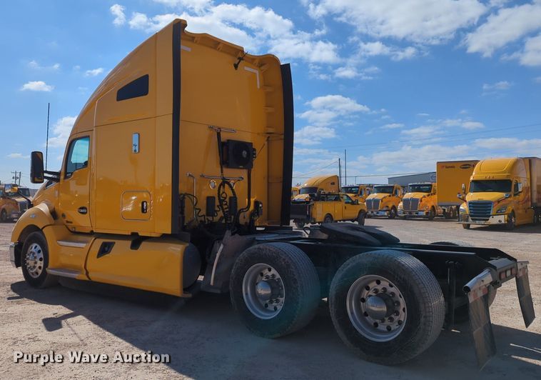 image for item NZ9279 2020 Kenworth T680 semi truck