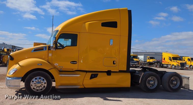 image for item NZ9279 2020 Kenworth T680 semi truck