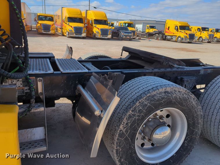 image for item NZ9279 2020 Kenworth T680 semi truck