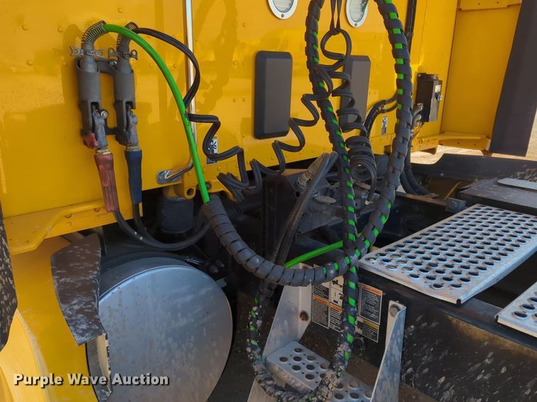 image for item NZ9279 2020 Kenworth T680 semi truck