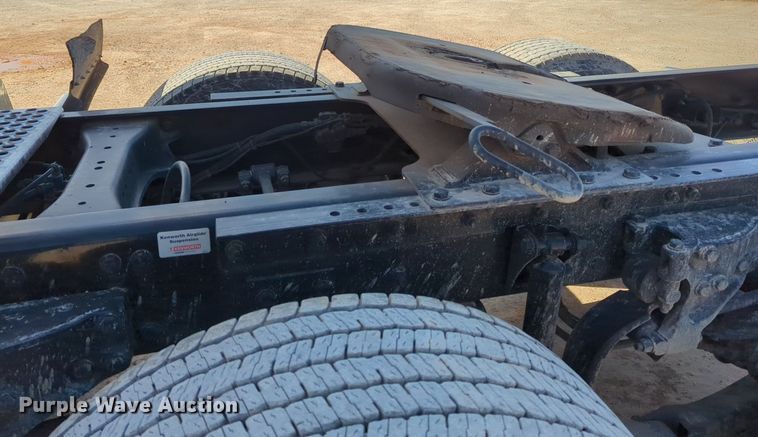 image for item NZ9279 2020 Kenworth T680 semi truck