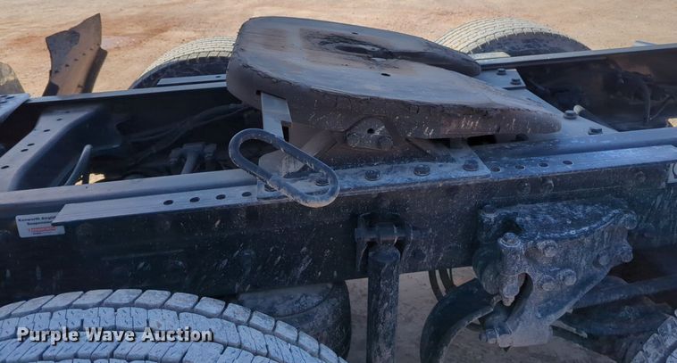 image for item NZ9279 2020 Kenworth T680 semi truck