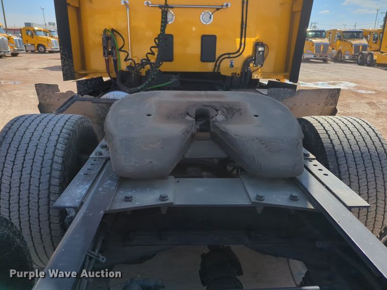 image for item NZ9279 2020 Kenworth T680 semi truck