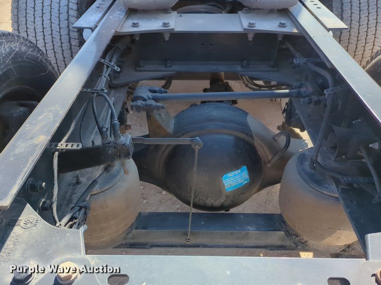 image for item NZ9279 2020 Kenworth T680 semi truck