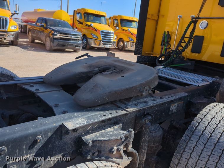 image for item NZ9279 2020 Kenworth T680 semi truck