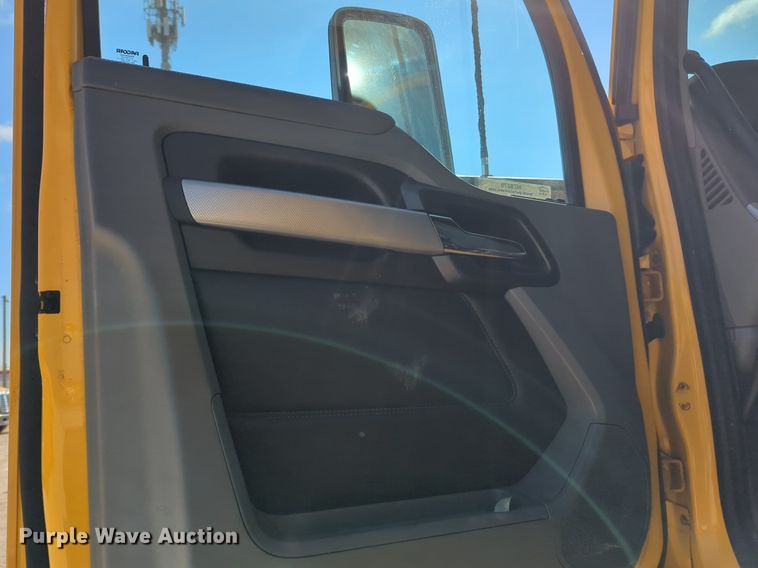 image for item NZ9279 2020 Kenworth T680 semi truck