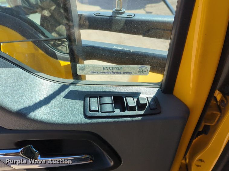 image for item NZ9279 2020 Kenworth T680 semi truck