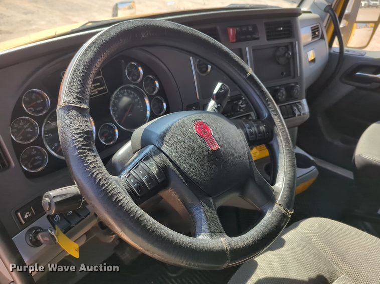 image for item NZ9279 2020 Kenworth T680 semi truck