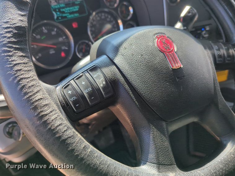 image for item NZ9279 2020 Kenworth T680 semi truck