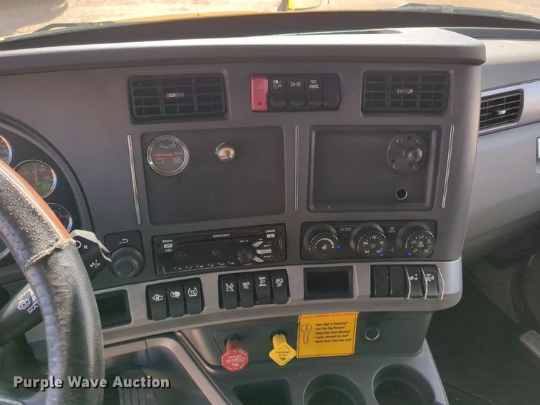 image for item NZ9279 2020 Kenworth T680 semi truck