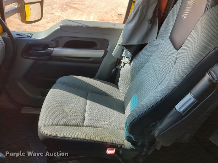 image for item NZ9279 2020 Kenworth T680 semi truck