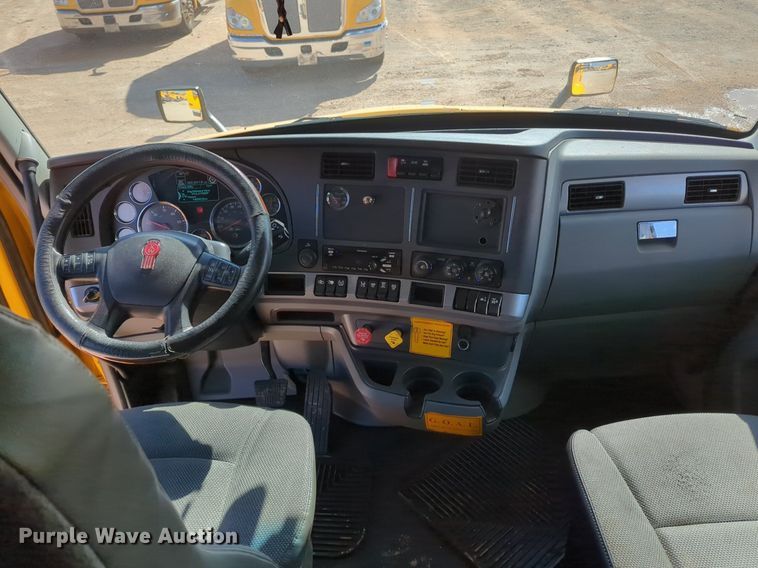 image for item NZ9279 2020 Kenworth T680 semi truck