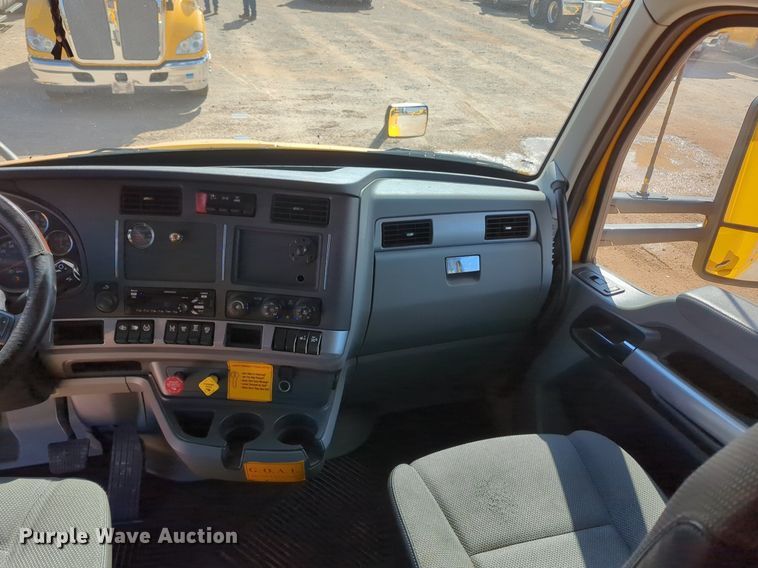 image for item NZ9279 2020 Kenworth T680 semi truck