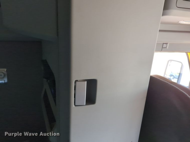 image for item NZ9279 2020 Kenworth T680 semi truck