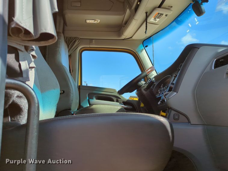 image for item NZ9279 2020 Kenworth T680 semi truck