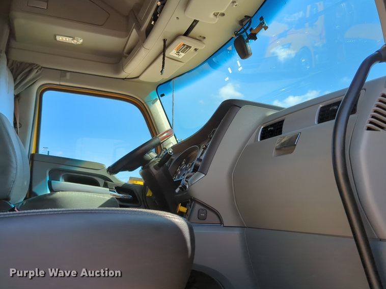 image for item NZ9279 2020 Kenworth T680 semi truck