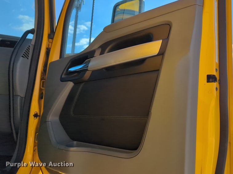 image for item NZ9279 2020 Kenworth T680 semi truck