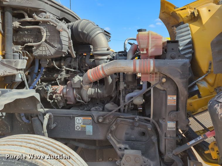 image for item NZ9279 2020 Kenworth T680 semi truck