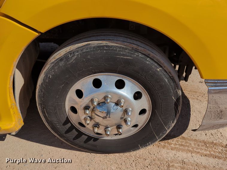 image for item NZ9279 2020 Kenworth T680 semi truck