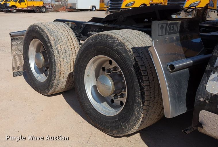 image for item NZ9279 2020 Kenworth T680 semi truck