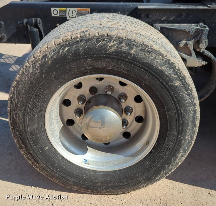 image for item NZ9279 2020 Kenworth T680 semi truck