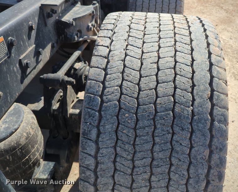 image for item NZ9279 2020 Kenworth T680 semi truck