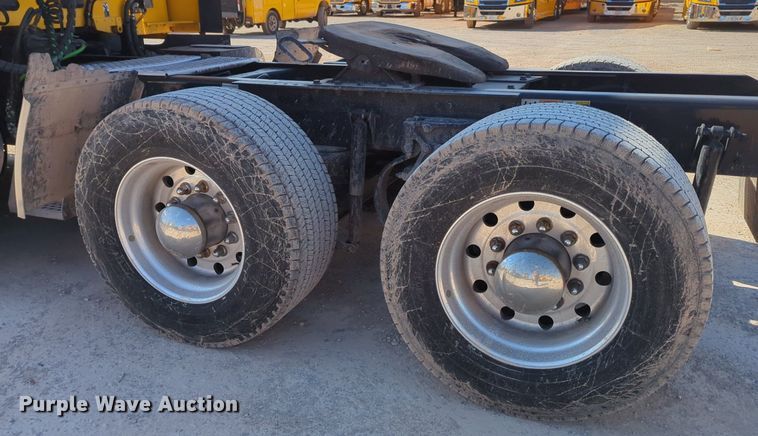 image for item NZ9279 2020 Kenworth T680 semi truck