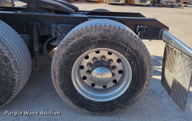 image for item NZ9279 2020 Kenworth T680 semi truck