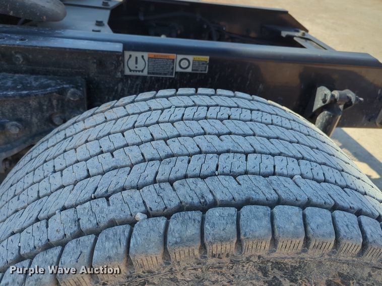 image for item NZ9279 2020 Kenworth T680 semi truck