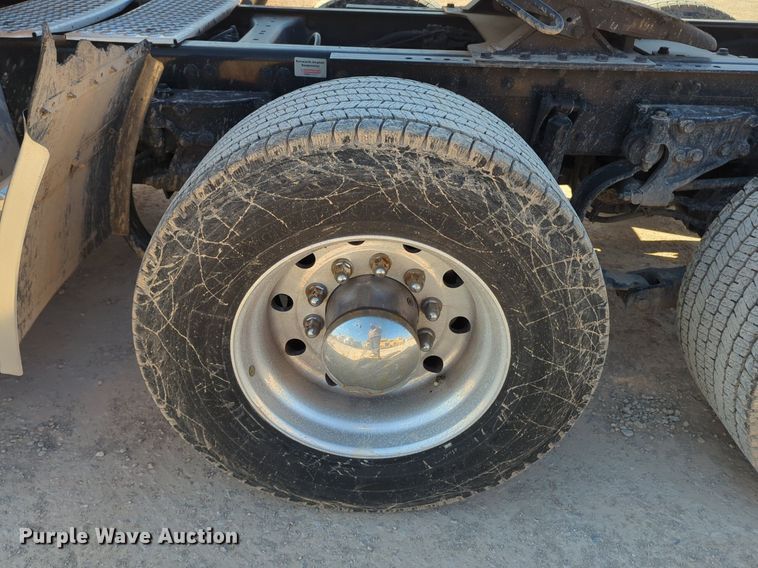 image for item NZ9279 2020 Kenworth T680 semi truck