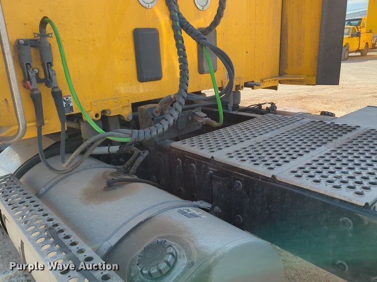 image for item NZ9287 2021 Kenworth  T680 semi truck