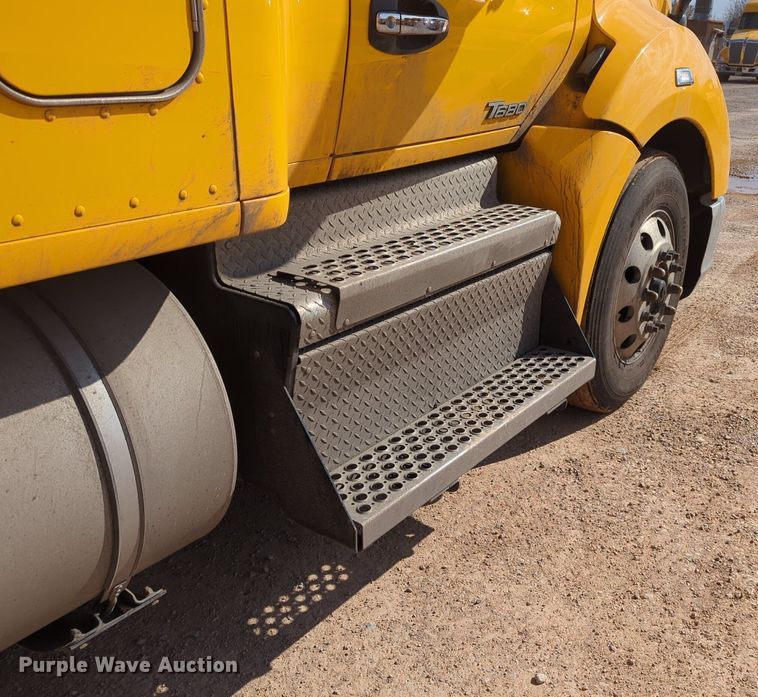 image for item NZ9287 2021 Kenworth  T680 semi truck