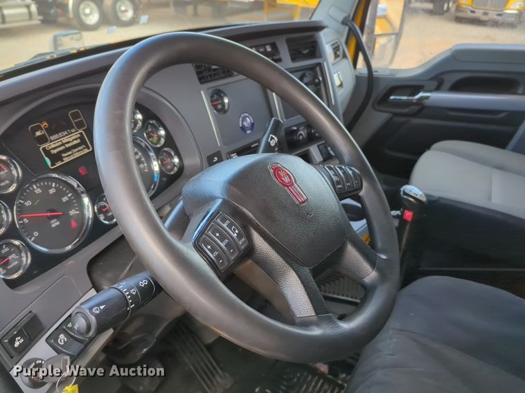 image for item NZ9287 2021 Kenworth  T680 semi truck