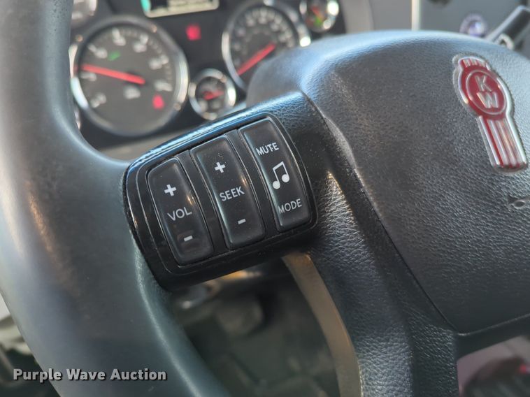 image for item NZ9287 2021 Kenworth  T680 semi truck