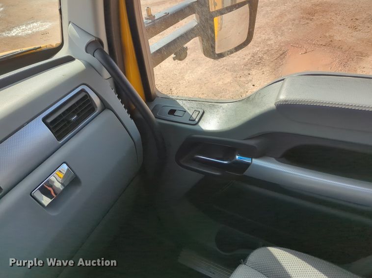 image for item NZ9287 2021 Kenworth  T680 semi truck