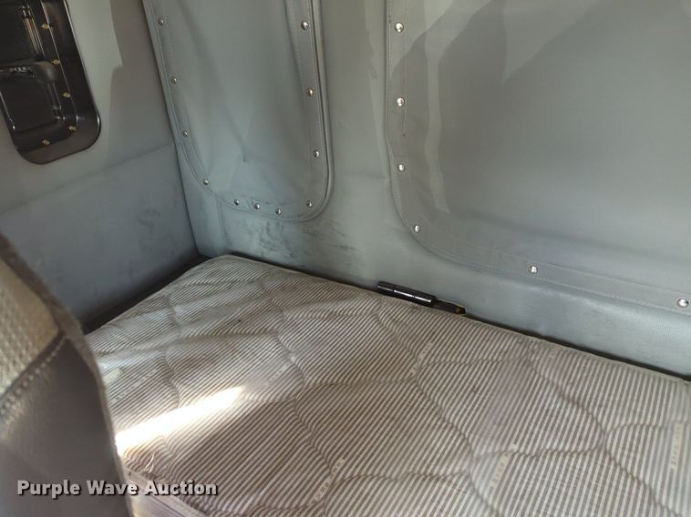 image for item NZ9287 2021 Kenworth  T680 semi truck