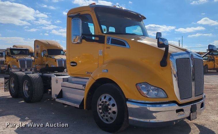 image for item NZ9292 2020 Kenworth T680 semi truck