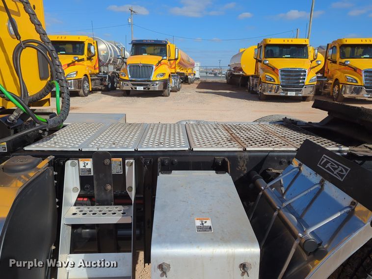 image for item NZ9292 2020 Kenworth T680 semi truck