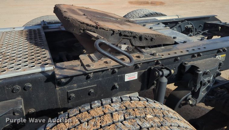 image for item NZ9292 2020 Kenworth T680 semi truck